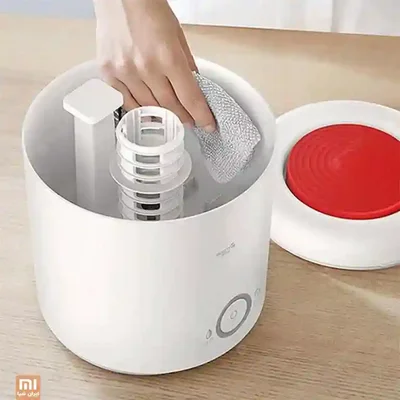 مخزن قابل شستوشوی رطوبتساز Deerma F301 تمیز کردن مخزن داخلی رطوبتساز Deerma DEM-F301 پس از برداشتن درپوش