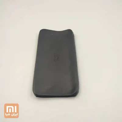 نمای روبه‌روی کاور مشکی پاوربانک Redmi 10000mAh با لوگوی برجسته