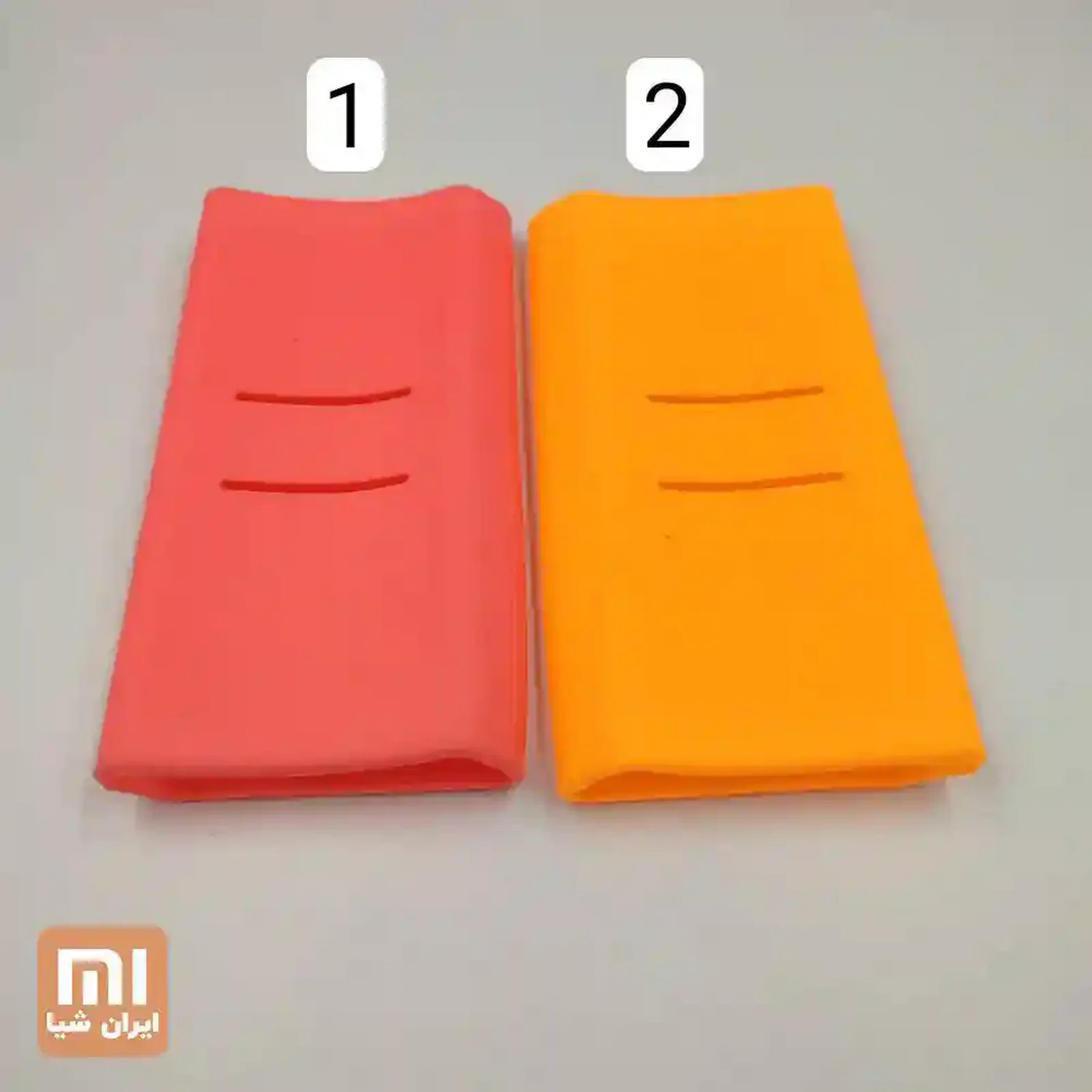 دو رنگ کاور پاوربانک شیائومی 20000 2C مقایسه کاور قرمز و نارنجی پاوربانک Xiaomi 20000 2C از نمای جلو