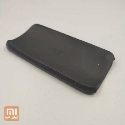 ضخامت کاور پاوربانک Redmi 10000 نمای مایل کاور مشکی پاوربانک Redmi 10000mAh با بافت لبهها