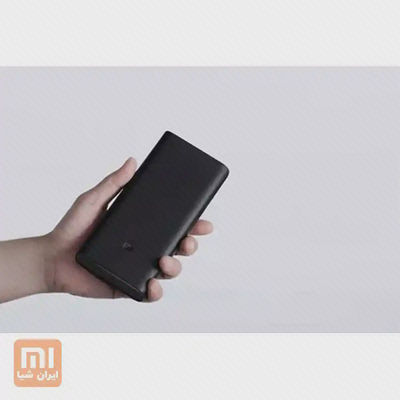 پاوربانک Mi Power Bank 3 مشکی 20000mAh در دست کاربر