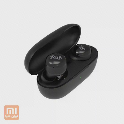 نمای اصلی QCY T17 و کیس باز هندزفری بلوتوث QCY T17 مشکی داخل کیس شارژ باز با چراغ سبز