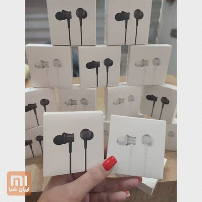 بستهبندی رنگهای Mi In-Ear Basic جعبههای هندزفری Mi In-Ear Basic مشکی و نقرهای در فروشگاه