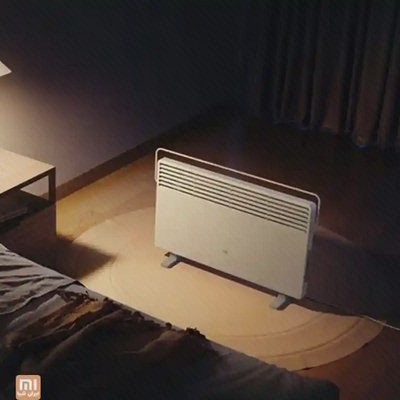 گرمایش اتاق خواب با بخاری هوشمند شیائومی بخاری شیائومی Mi Smart Space Heater S روشن کنار تخت در شب