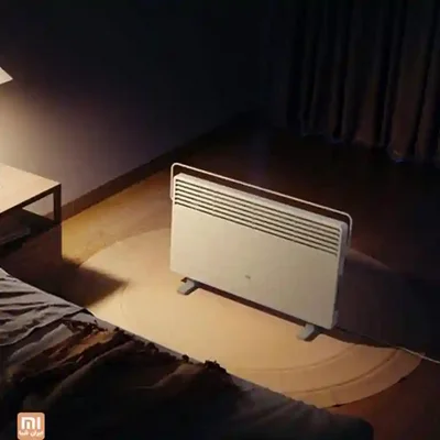 گرمایش اتاق خواب با بخاری هوشمند شیائومی بخاری شیائومی Mi Smart Space Heater S روشن کنار تخت در شب