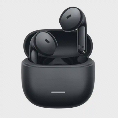 گوشی‌های مشکی Redmi Buds 8 Active در بالای کیس شارژ باز