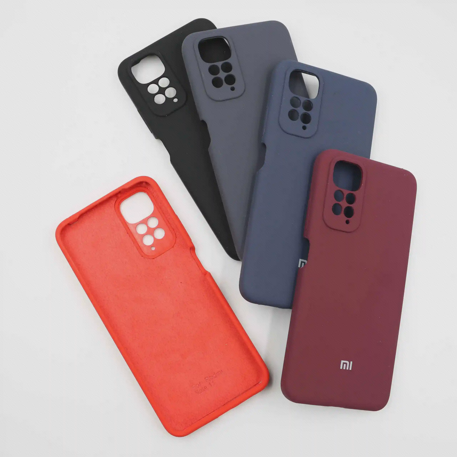 رنگهای تیره کاور Redmi Note 11 کاورهای تیره Redmi Note 11 کنار سطح داخلی یک قاب قرمز
