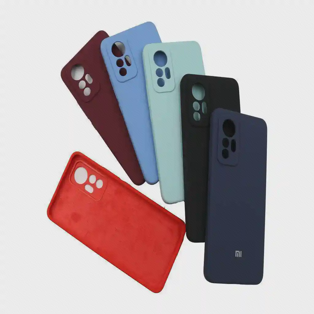 رنگبندی کاور Xiaomi 12 Lite چند کاور Xiaomi 12 Lite در رنگهای تیره، آبی، سبز و قرمز