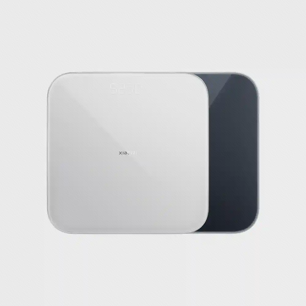 دو ترازوی هوشمند Xiaomi S200 سفید و تیره در نمای روبه‌رو