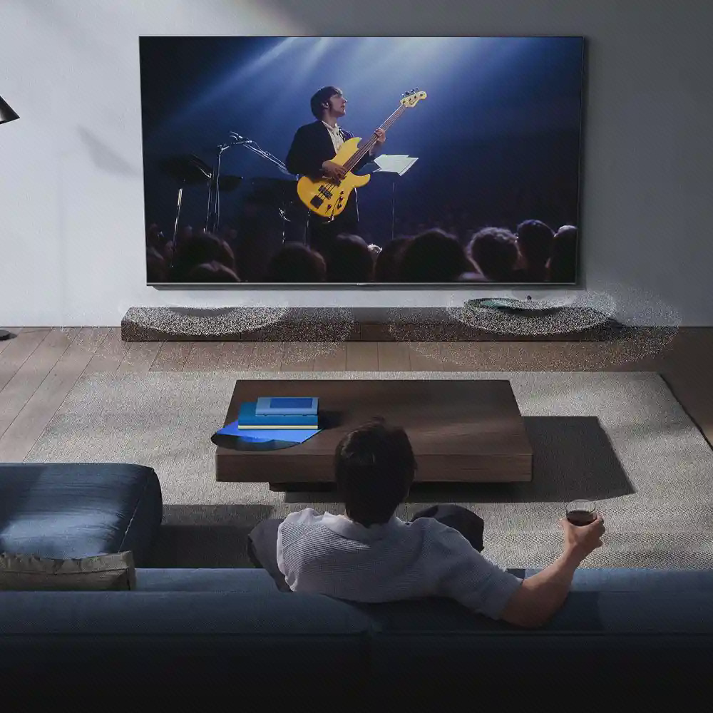 پخش موسیقی روی تلویزیون شیائومی S Pro Mini LED 2026 تلویزیون Xiaomi S Pro Mini LED 2026 در اتاق نشیمن هنگام پخش موسیقی
