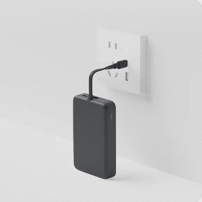 پاوربانک مشکی Xiaomi WPB1007MI متصل به درگاه روی دیوار با کابل کوتاه