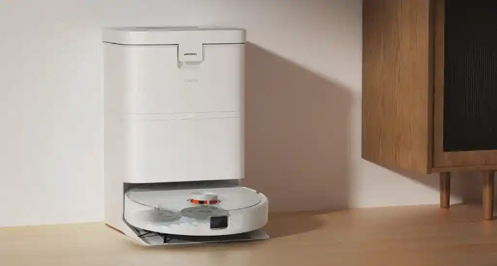 جارو Xiaomi H50 در کنار پایه جاروی سفید Xiaomi H50 در پایین پایه تخلیه کنار کابینت چوبی روی کف روشن