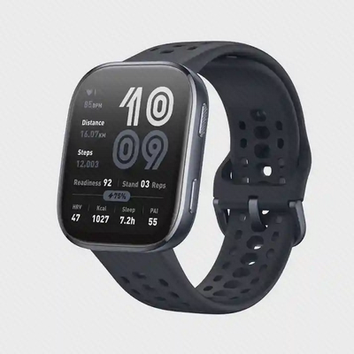 ساعت Amazfit Bip 6 با قاب و بند مشکی و صفحه اطلاعات ورزشی