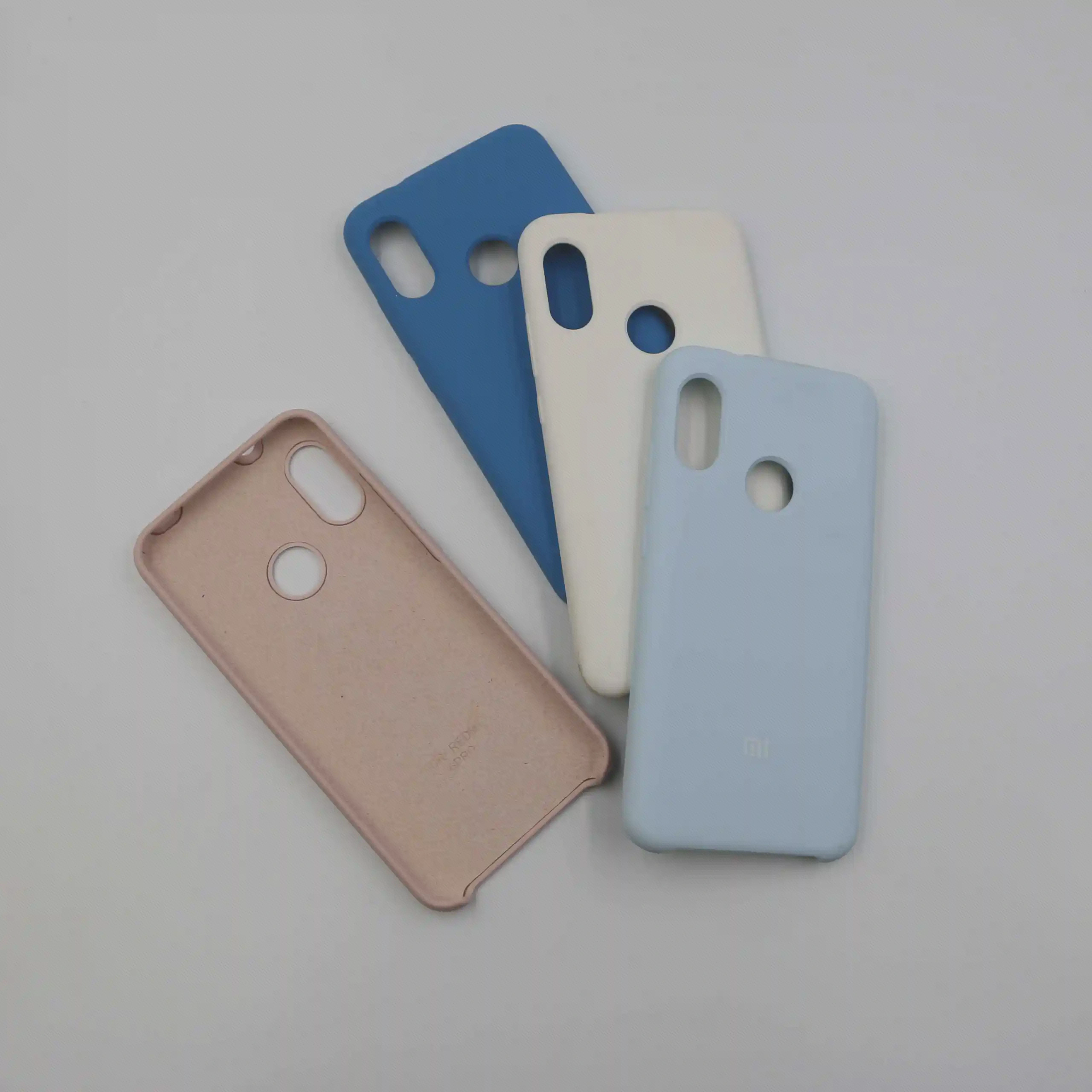 کاورهای رنگی Redmi 6 Pro و Mi A2 Lite با نمای داخل نمونهٔ صورتی