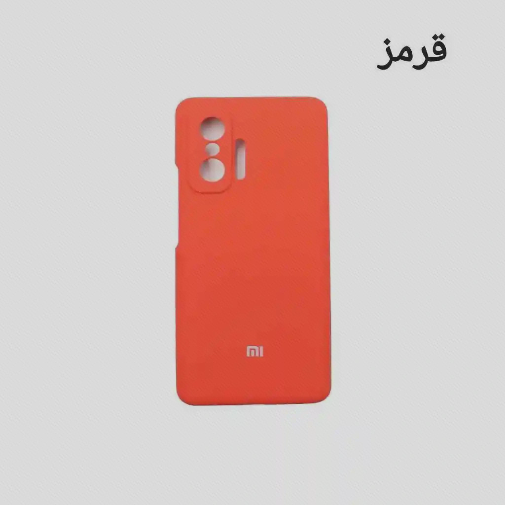 جزئیات کاور قرمز 11T Pro کاور قرمز Xiaomi 11T Pro با روزنههای دوربین و بریدگی لبهٔ کناری