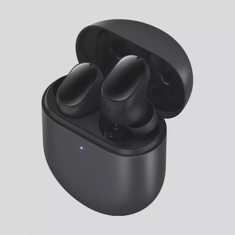 کیس باز Redmi Buds 3 Pro مشکی با یک گوشی داخل کیس و گوشی دیگر بالای آن