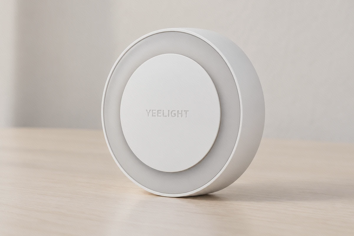 نمای بدنهٔ گرد و حلقهٔ مات چراغ خواب Yeelight YLYD10YL خاموش