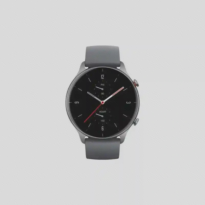 صفحهٔ گرد Amazfit GTR 2e نمای روبهروی ساعت Amazfit GTR 2e مشکی با واچفیس عقربهای