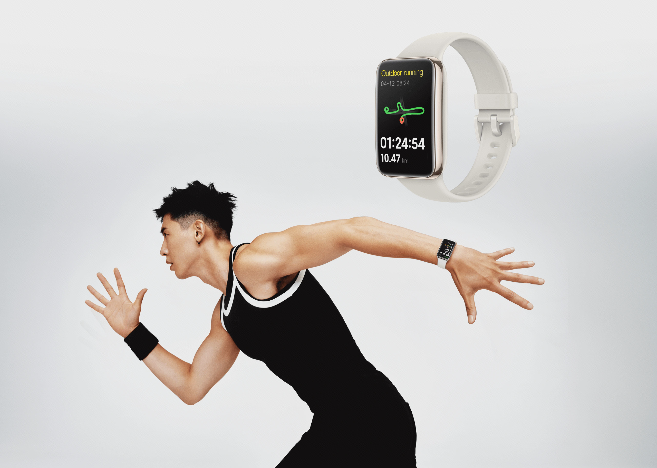 تصویر رسمی دونده و Smart Band 7 Pro با گزارش Outdoor running و مسیر روی صفحه