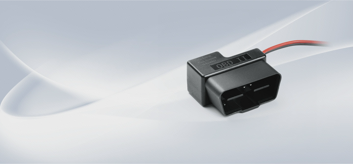 تصویر رسمی سوکت OBD-II کیت تغذیهٔ دوربین خودرو 70mai با کابل قرمز و مشکی