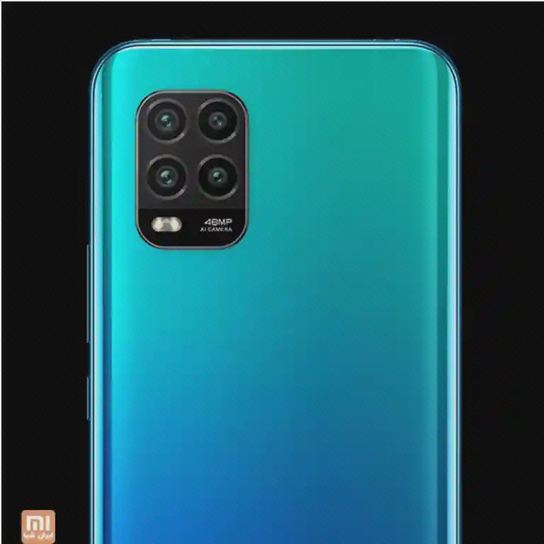 نمای نزدیک دوربین چهارگانهٔ Mi 10 Lite 5G فیروزه‌ای