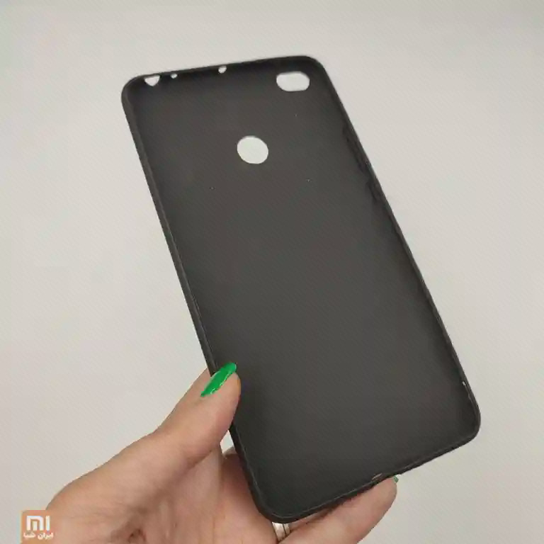 نمای داخلی قاب مشکی Mi Max 2 با برش دوربین گوشهٔ بالا و حفرهٔ حسگر