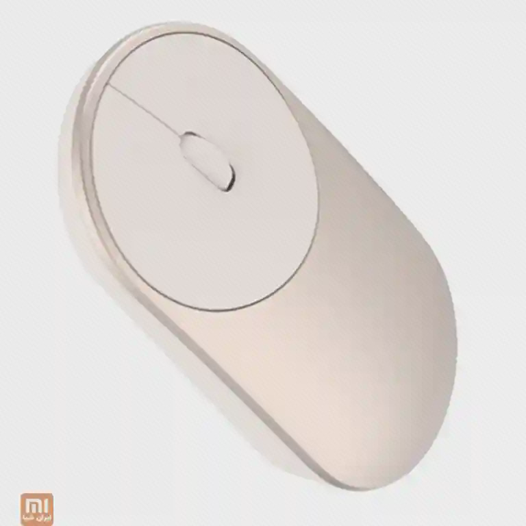 موس تخت Mi Portable Mouse با بدنهٔ بژ فلزی و بخش گرد کلیدها در جلو