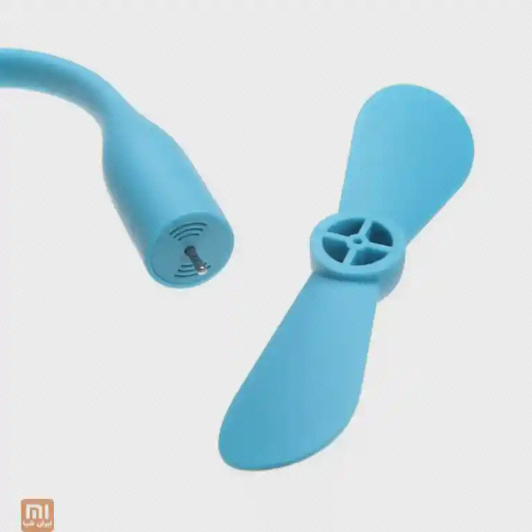 پرهٔ آبی جداشده از محور فلزی موتور پنکهٔ USB