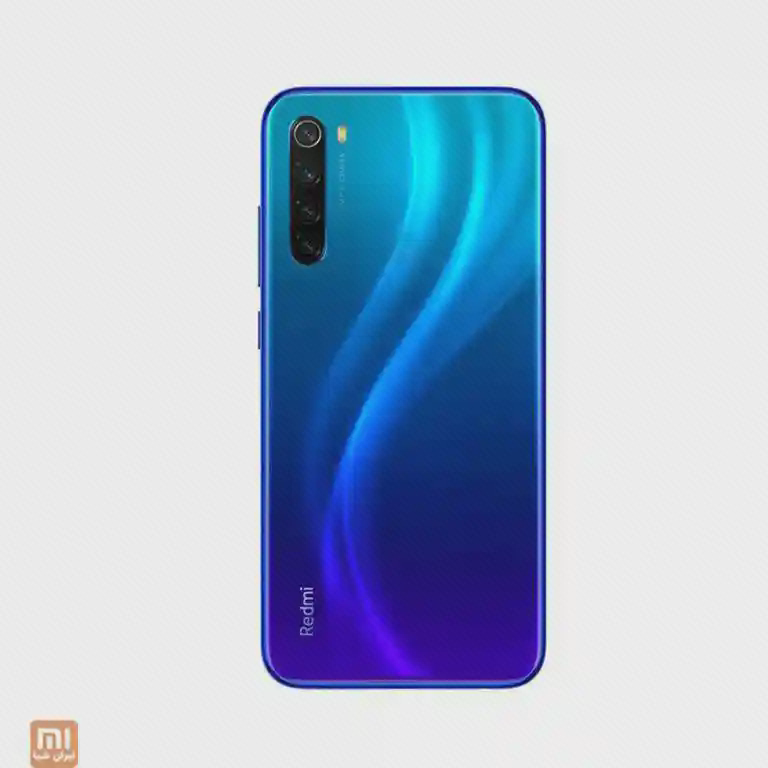 پشت آبی بنفش Redmi Note 8 با چهار دوربین عمودی و فلاش کنار آن‌ها